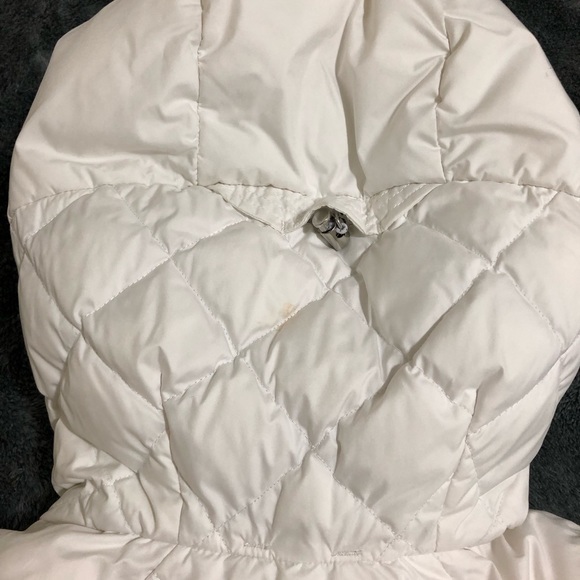 Women’s Lululemon Down for a run jacket size 6, white. Used condition - Picture 11 of 12